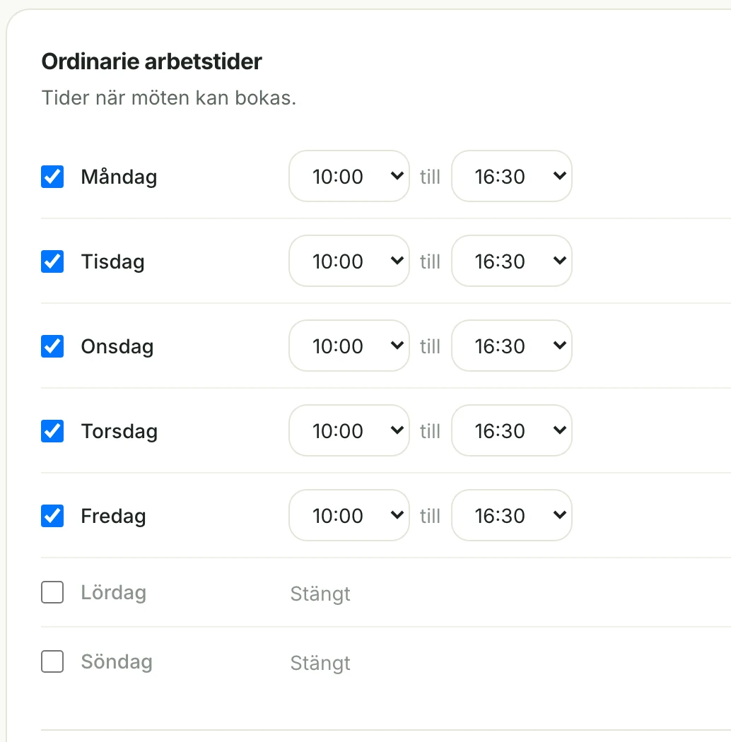 Het blok Werktijden op het beschikbaarheidsscherm: per weekdag een vinkje en een van- en tot-tijd waarbinnen een afspraak geboekt kan worden, maandag tot en met vrijdag van 10:00 tot 16:30, zaterdag en zondag gesloten. Zweedse interface.