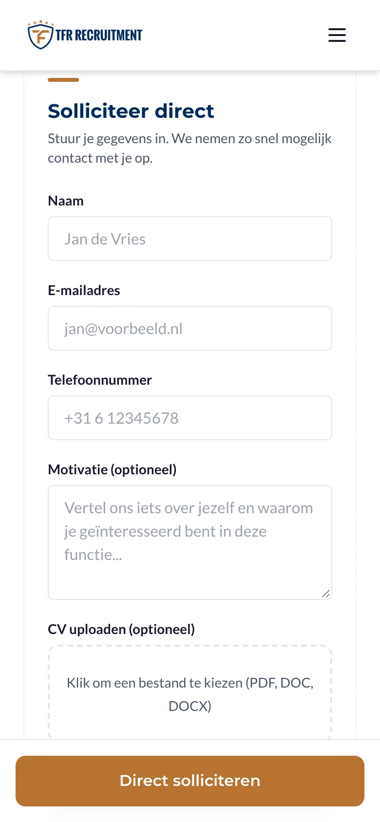 Het sollicitatieformulier van tfrrecruitment.nl op een telefoon, met velden voor naam, e-mail, telefoon, motivatie en cv-upload, nog leeg